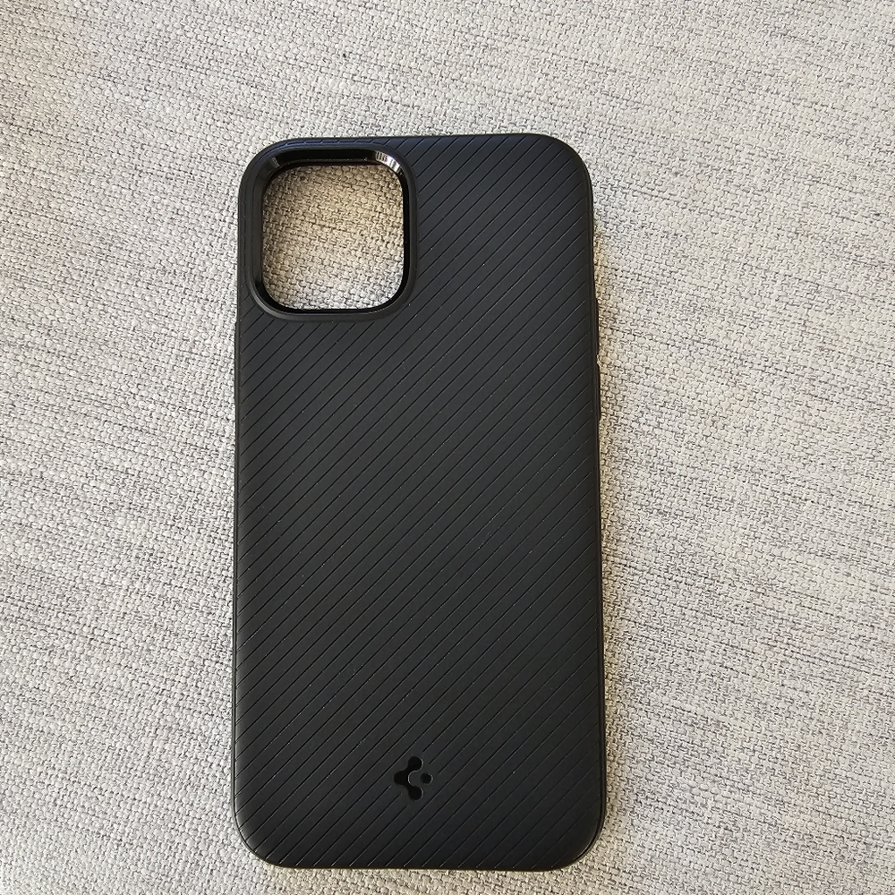 Spigen iPhone 12/12 Pro Mag Armor Case with Magsafe